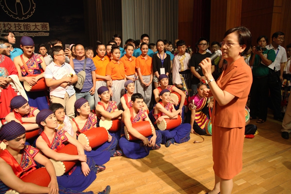 2015年6月30日—7月3日，bet356亚洲版在线体育师生演出团赴天津参加全国高职院校技能大赛闭幕式，教育部副